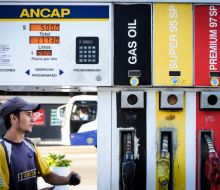 Ante “intensos reclamos”, Ejecutivo aumentó el descuento del Imesi a naftas en el litoral