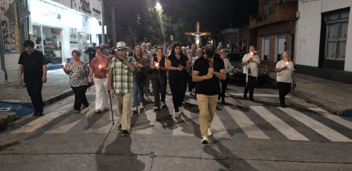 Celebración del Vía Crucis reunió a fieles quienes recorrieron las calles de nuestra ciudad