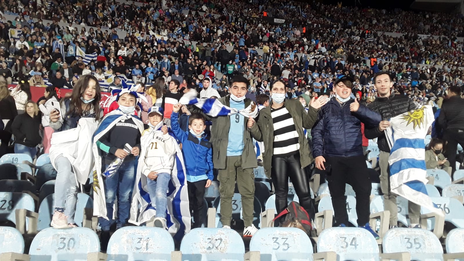 Gorriones Celestes de Goñi y Sarandí alentaron a Uruguay en el Centenariojpg