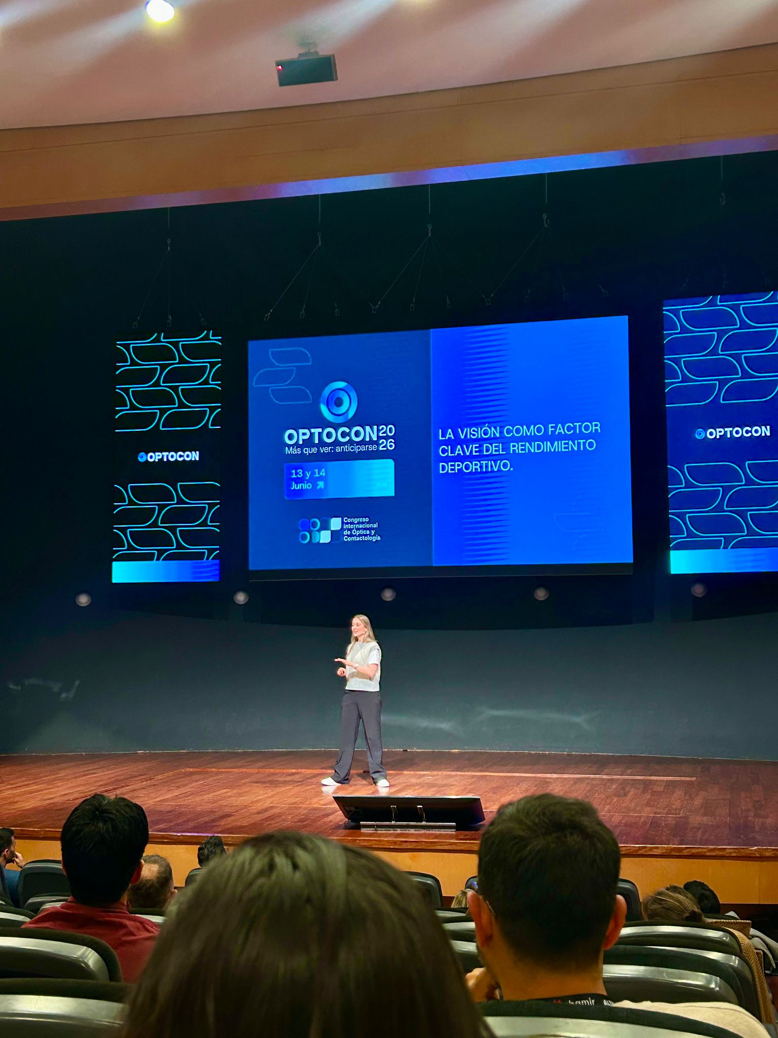 Florencia_Primavesi_expuso_en_Congreso_Internacional_de_Óptica_y_Contactología_sobre_visión_y_deporte_2.jpeg