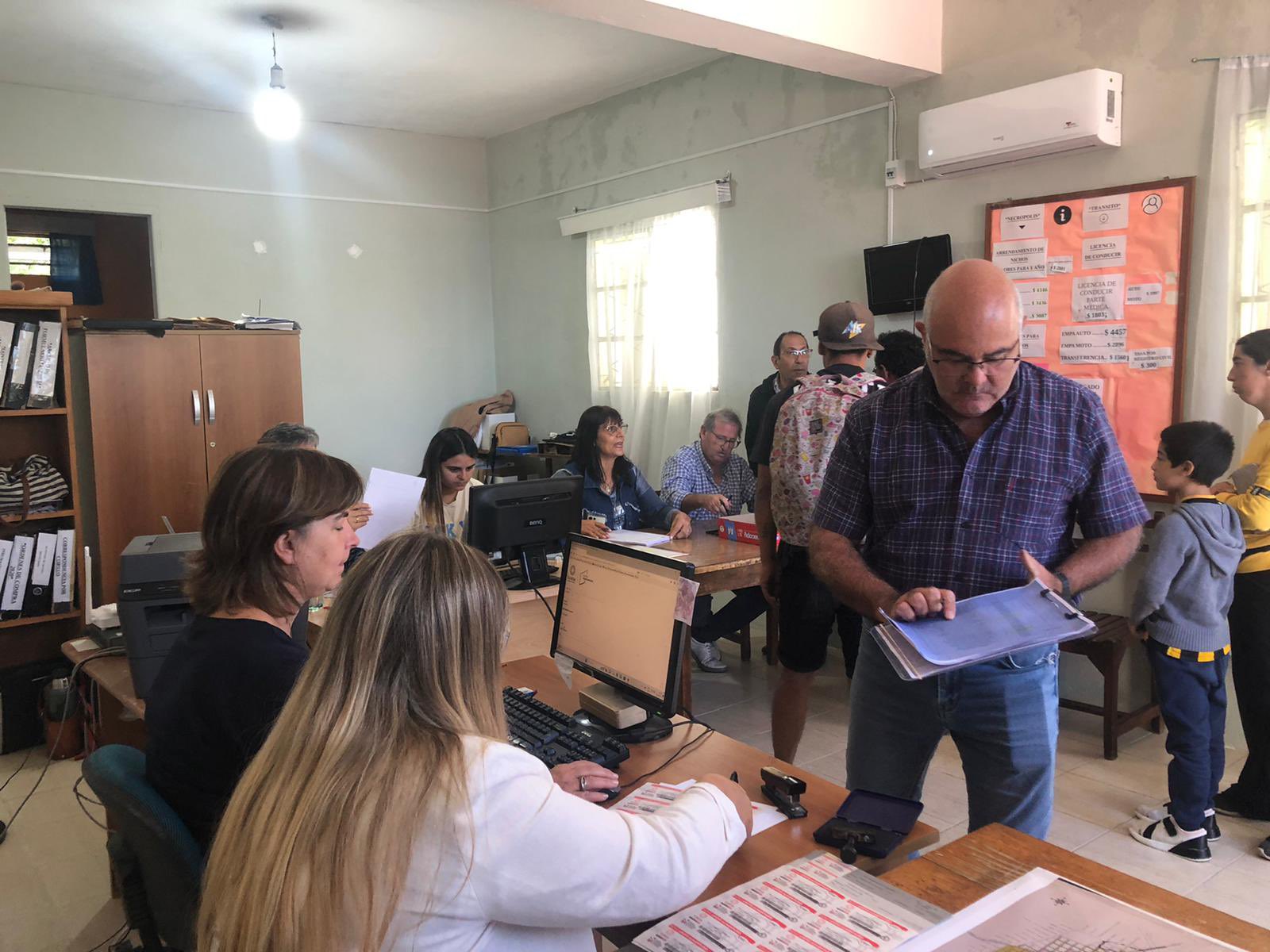 Entrega de Bonos Emergencia Climática en 25 de Agosto 2