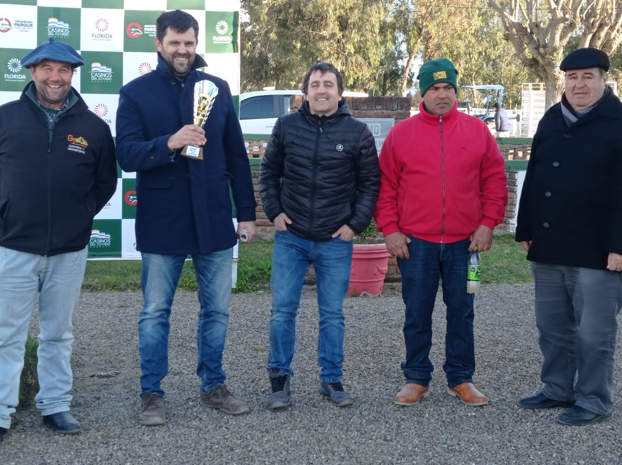 Turf Se disputó la carrera 46 Aniversario de CW33 La Nueva Radio Florida 2