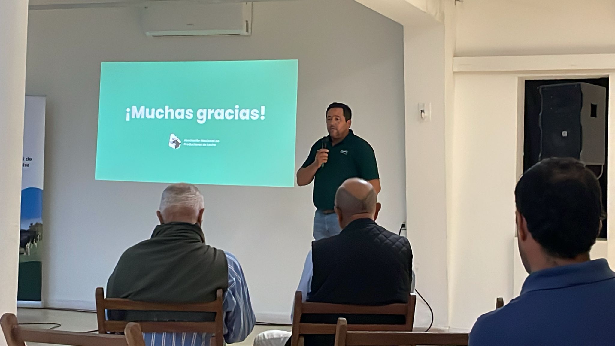 charla sobre agenda de desarrollo del sector