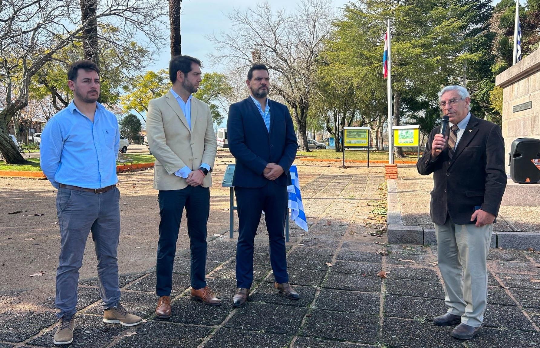 Sarandí_Grande_se_realizó_actividad_por_aniversario_de_la_Jura_de_la_Constitución_1.jpg