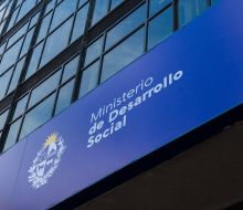 Trabajadores tercerizados del Mides reclaman por salarios impagos y piden la presupuestación