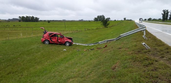 Siniestro de tránsito en Ruta 5: automóvil cruzó el cantero central e impactó contra el guardarraíl