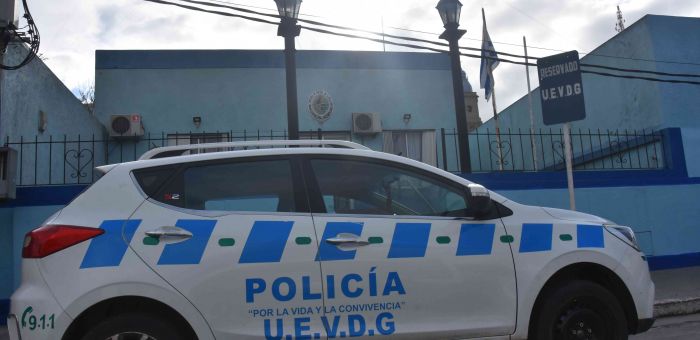 Hombre condenado a 13 meses de prisión por violencia doméstica y agresión a policías