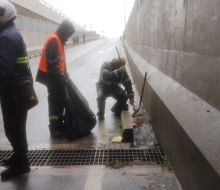 Brigada Multigestión trabajó en la limpieza del alcantarillado bajo el Puente del Ferrocarril