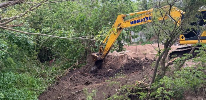 Continúan los trabajos de canalización y limpieza del arroyo Tomás González