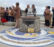 Se inauguró en Piriápolis una obra en mosaico realizada por el grupo floridense Reciclarte