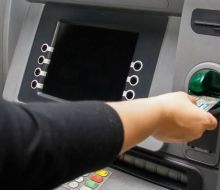Descubren dispositivos para clonar tarjetas y captar claves en un cajero automático en Rivera