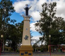 Avanzan tareas de acondicionamiento en Plaza de los Inmigrantes 