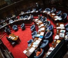 Senado aprobó ley que modificar edad mínima para contraer matrimonio a 18 años