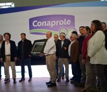 Ricardo de Izaguirre destacó el valor del cooperativismo tras ser homenajeado en los 90 años de Conaprole