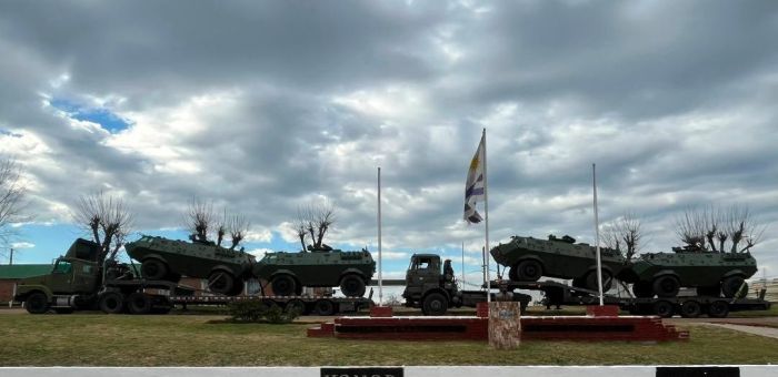 Cuatro vehículos RPZ Cóndor fueron trasladados desde Florida a Montevideo para su entrega a la Policía Nacional