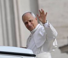 El papa León XIV será hospitalizado este martes, aunque no se precisó la fecha de la operación