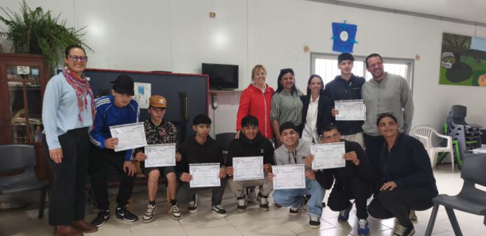 Jóvenes de Puertas Abiertas recibieron certificados tras completar curso de educación vial
