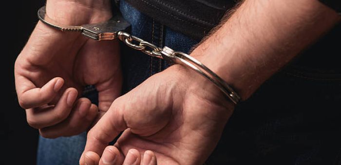 Hombre a prisión por quitarse el dispositivo de monitoreo electrónico tras condena por violencia domestica