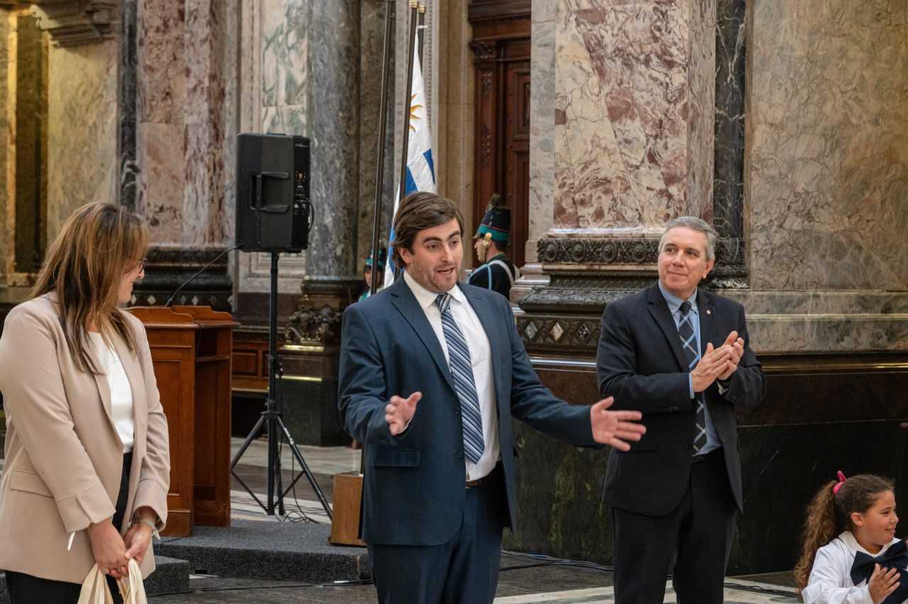Alumnos_de_escuelas_de_Florida_visitaron_el_Palacio_Legislativo_2.jpeg
