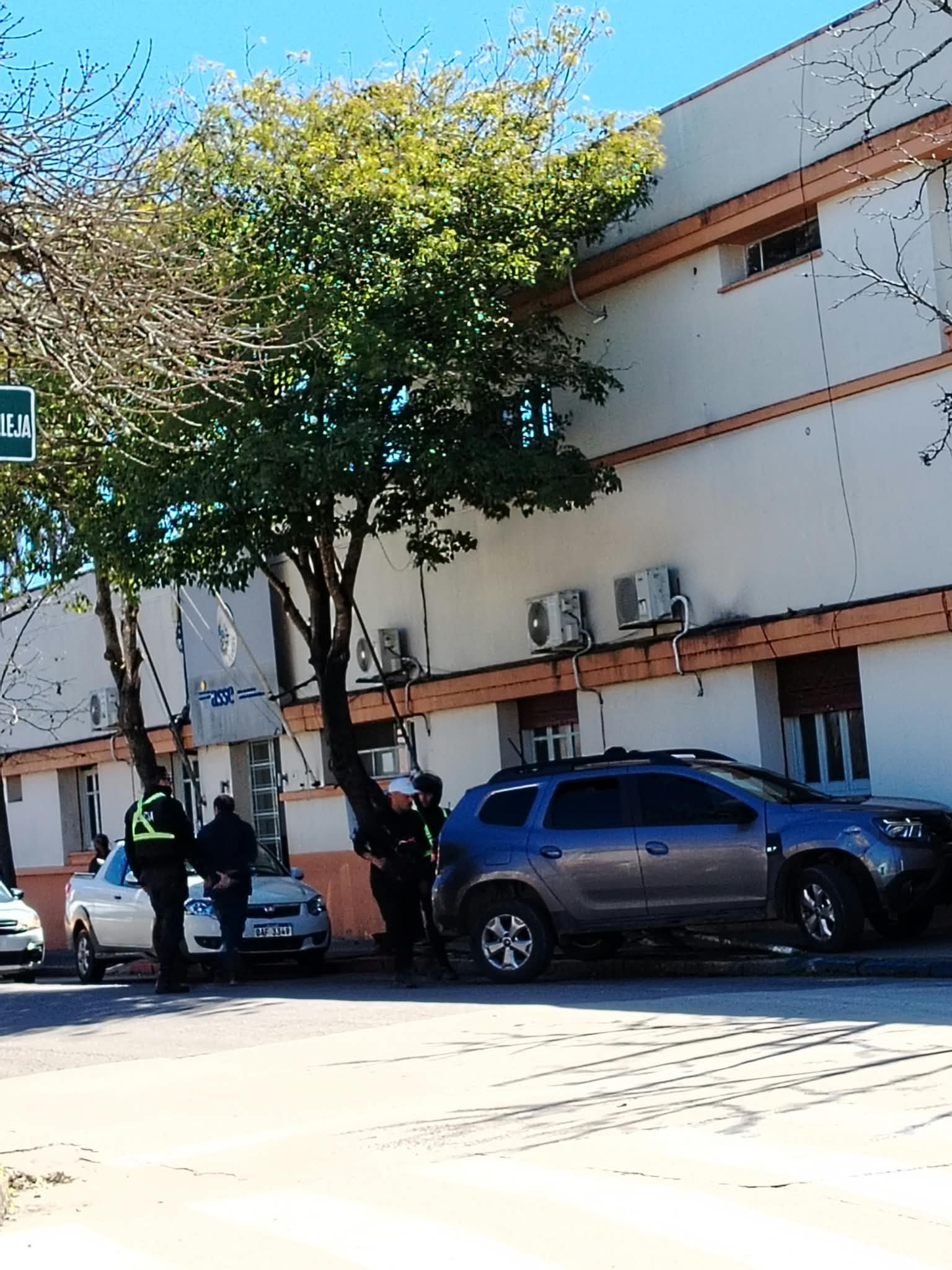 Camioneta_impactó_contra_el_ingreso_del_Hospital_Raúl_Amorín_Cal.jpeg
