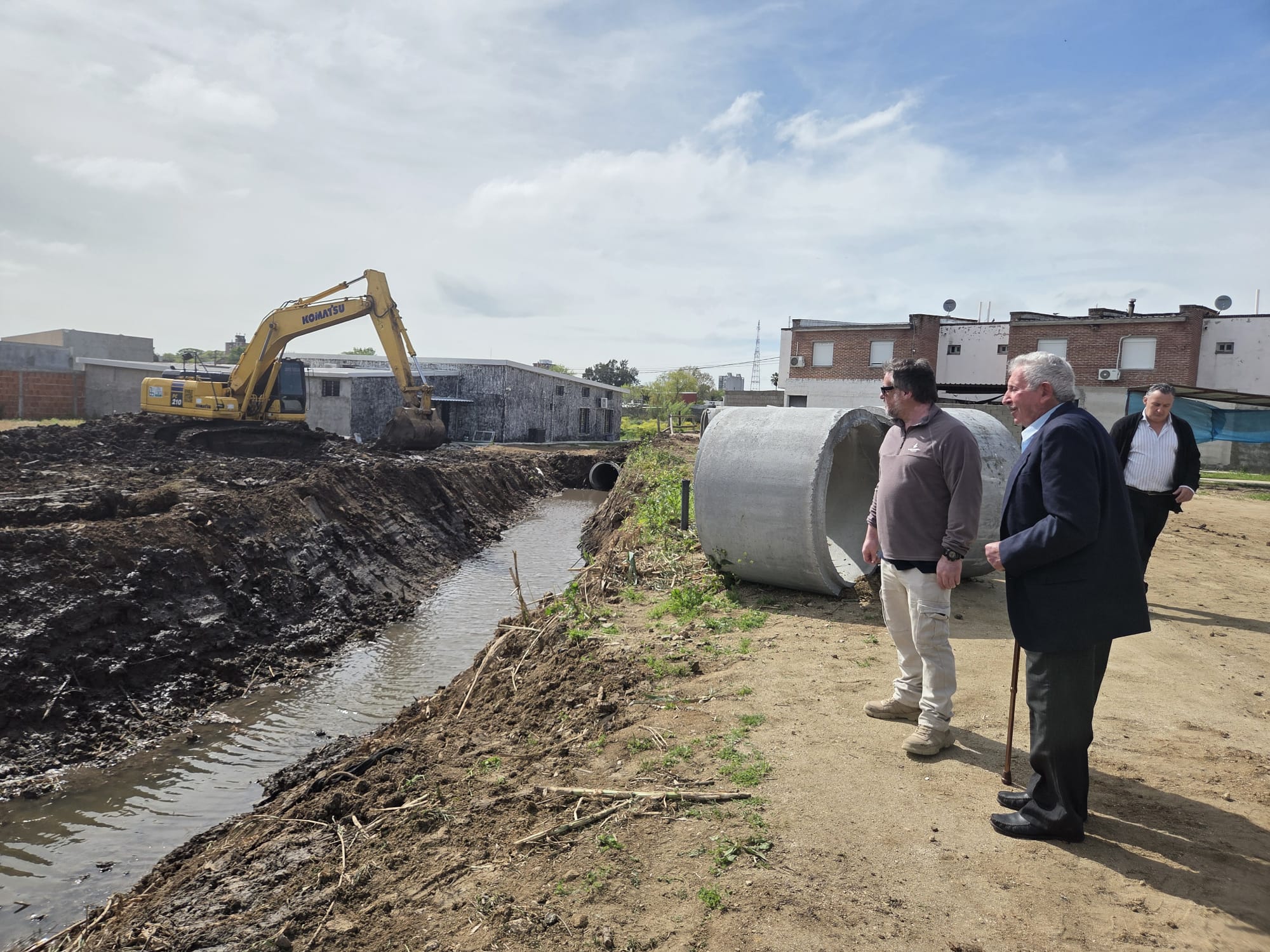 Celestino_Martínez_recorrió_las_obras_de_canalización_del_Arroyo_Tomás_González.jpeg