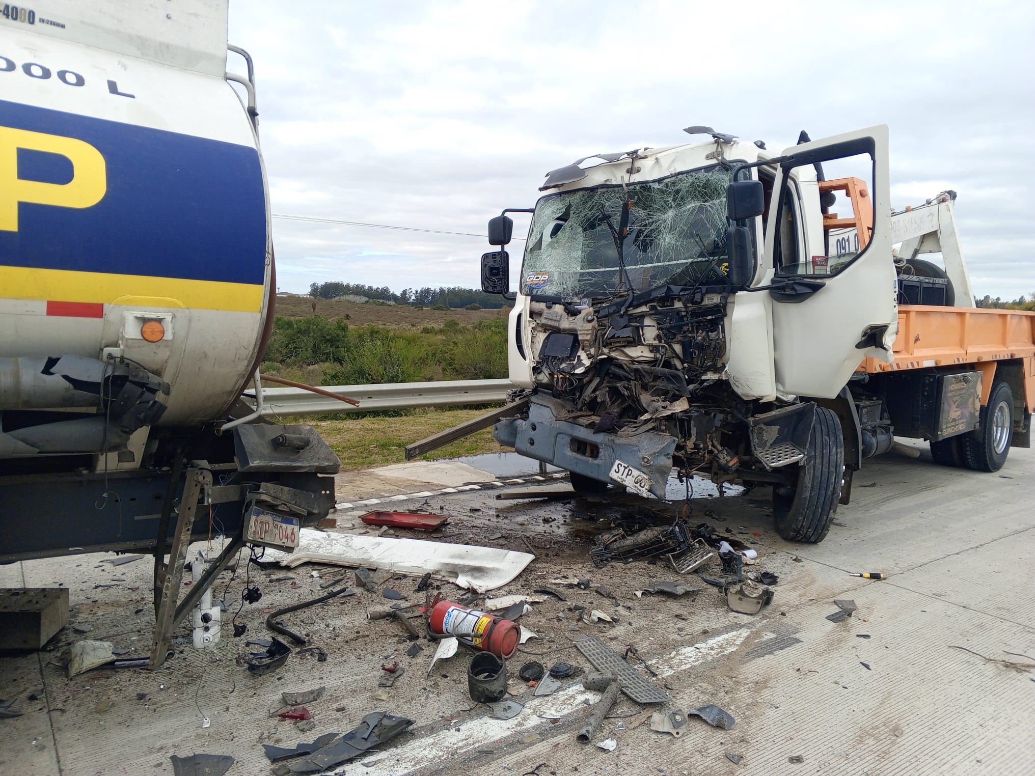 Choque_en_cadena_involucró_camión_cargado_con_combustible_4.jpeg