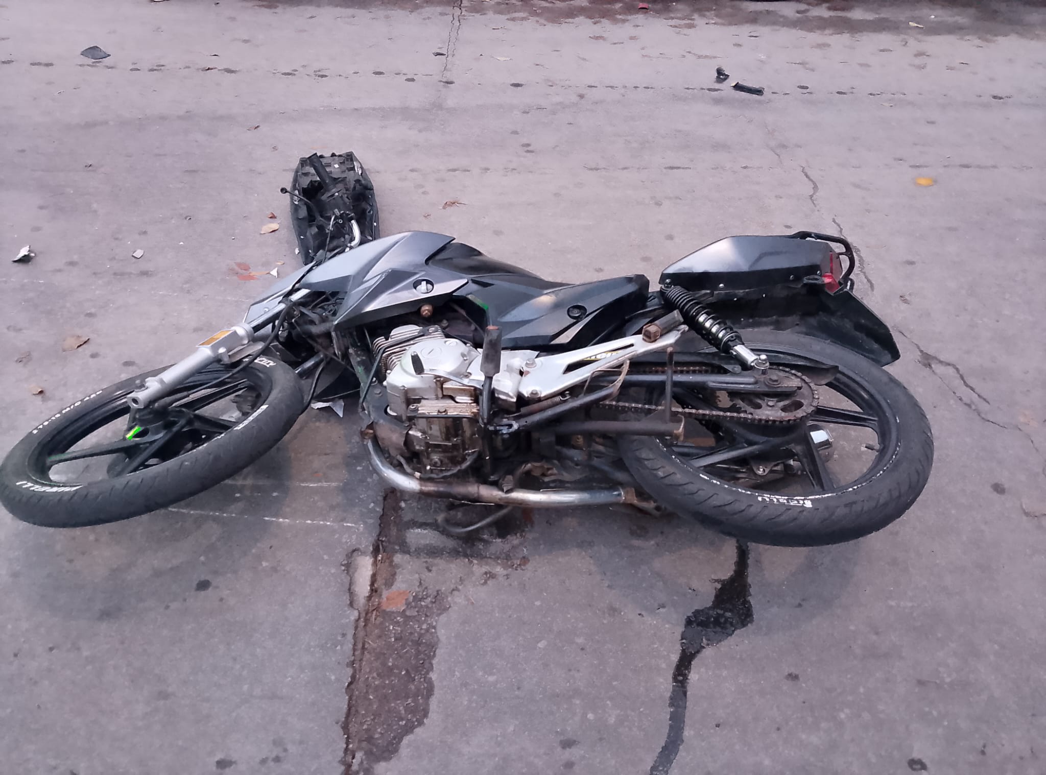 Choque_entre_dos_motos_en_Pocho_Fernández_y_Batlle_y_Ordóñez_2.jpeg