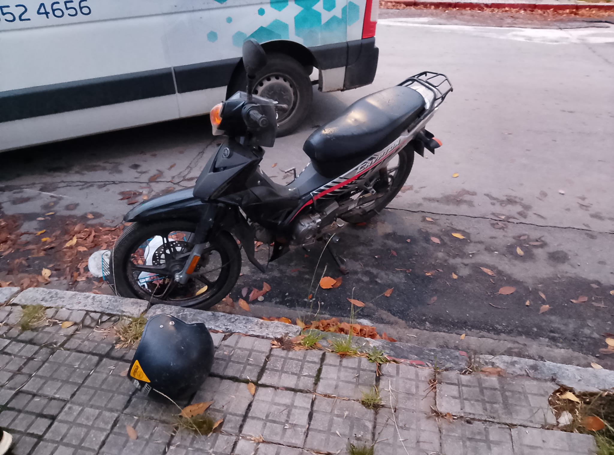 Choque_entre_dos_motos_en_Pocho_Fernández_y_Batlle_y_Ordóñez_3.jpeg