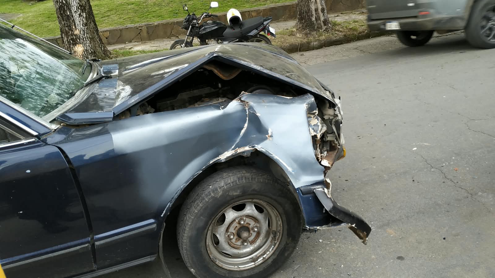 Choque_entre_un_auto_y_una_camioneta_en_Grauert_casi_Sierra_sin_lesionados.jpeg