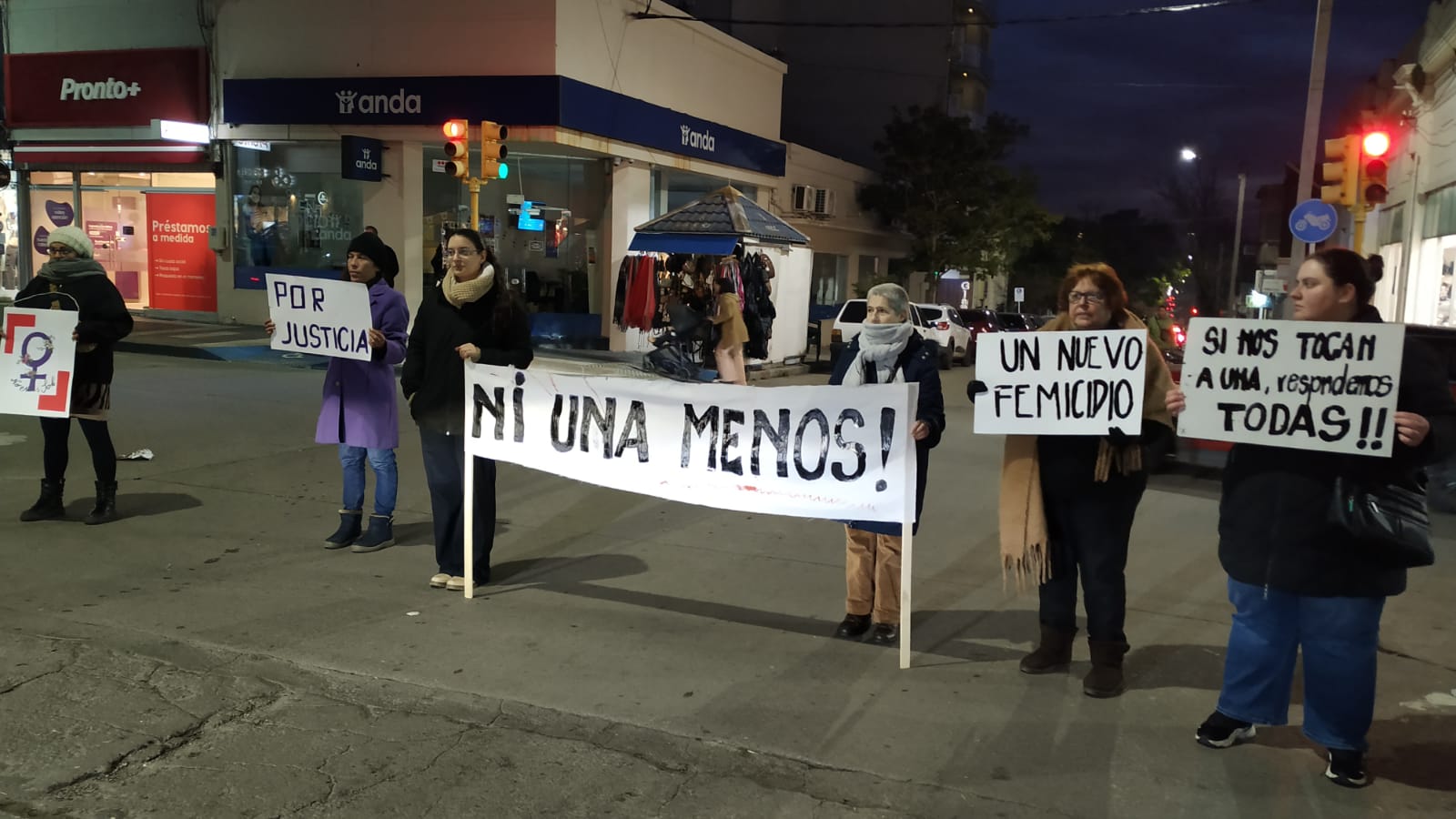 Colectivo_8M_de_Florida_se_movilizó_en_repudio_a_un_nuevo_femicidio.jpeg