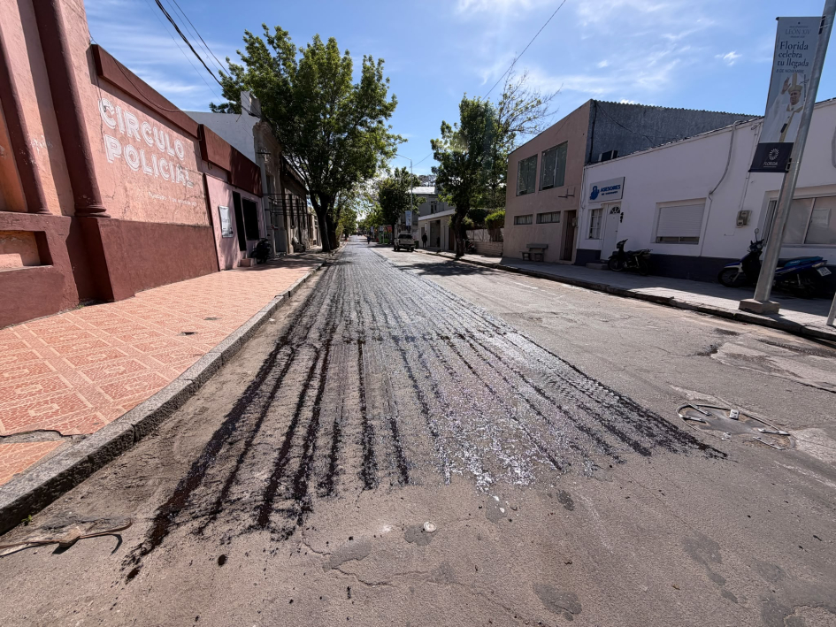 Comenzaron_los_trabajos_de_carpeta_asfáltica_en_calle_18_de_Julio.jpeg