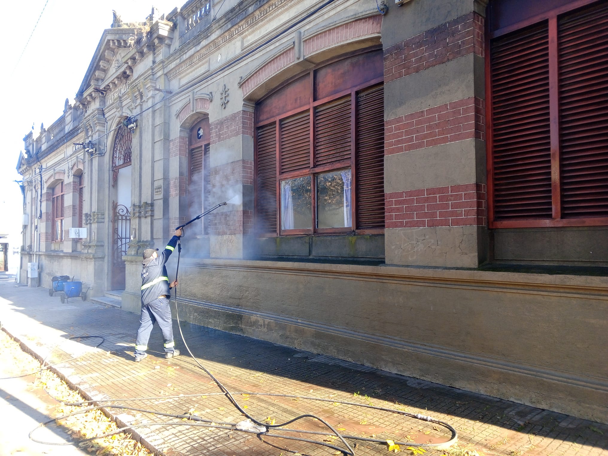 Comenzó_los_trabajos_de_limpieza_y_recuperación_del_Mercado_Municipal.jpeg