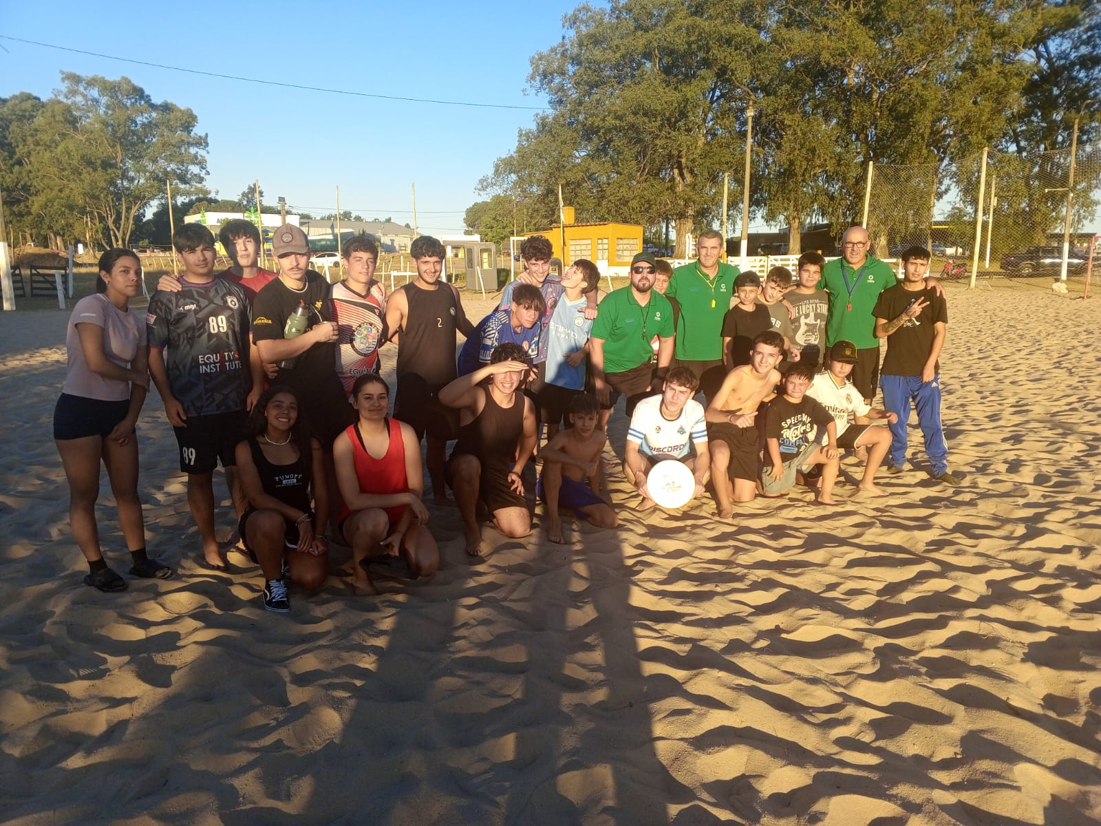 Inicio de actividades deportivas de verano en las canchas de arena 2