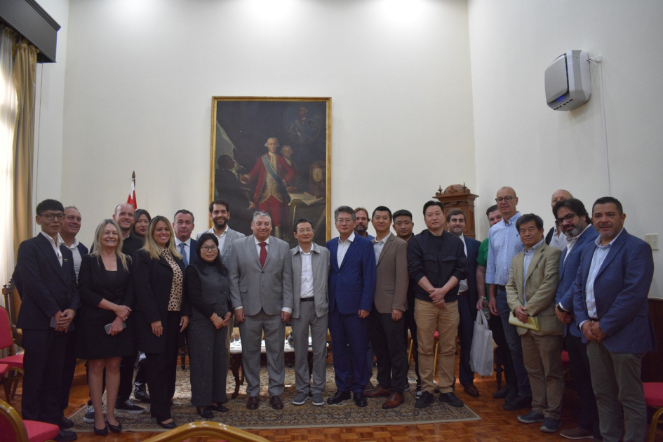Delegación_de_empresarios_de_China_y_Brasil_fue_recibida_en_la_Intendencia.jpg