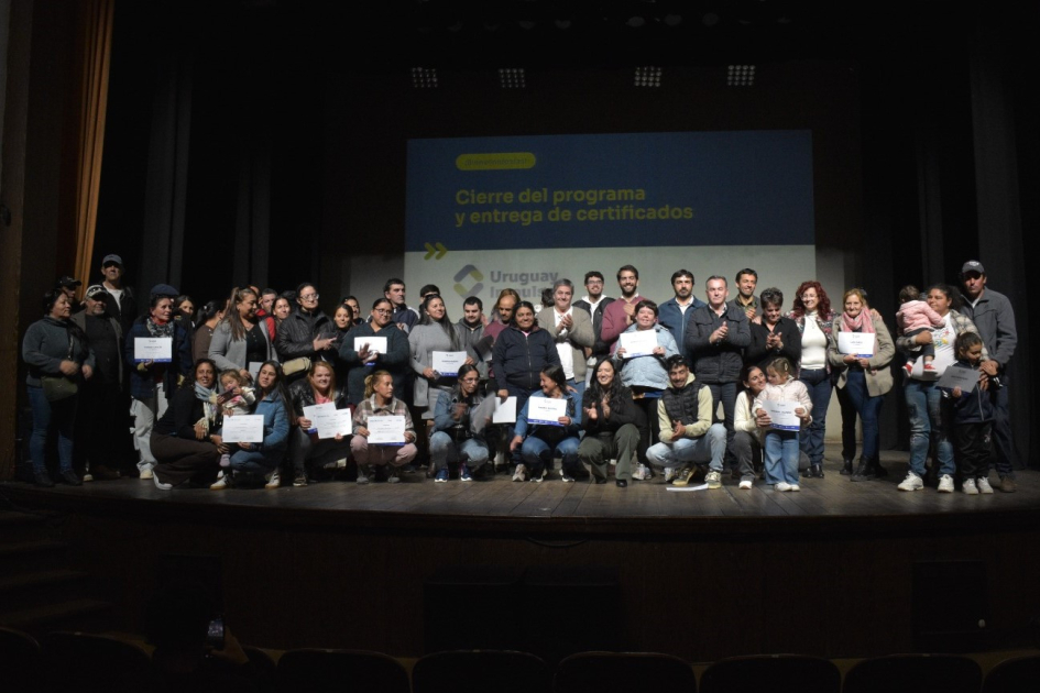 Florida_cerró_una_nueva_etapa_del_programa_Uruguay_Impulsa_con_entrega_de_certificados.jpeg