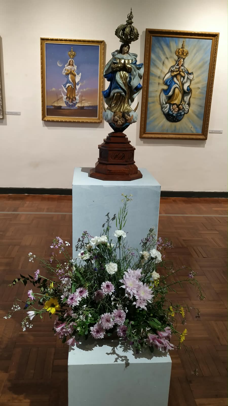 Inauguraron_Capitana_y_guía_una_exposición_sobre_la_Virgen_de_los_Treinta_y_Tres_y_los_pontífices_en_Florida_6.jpeg