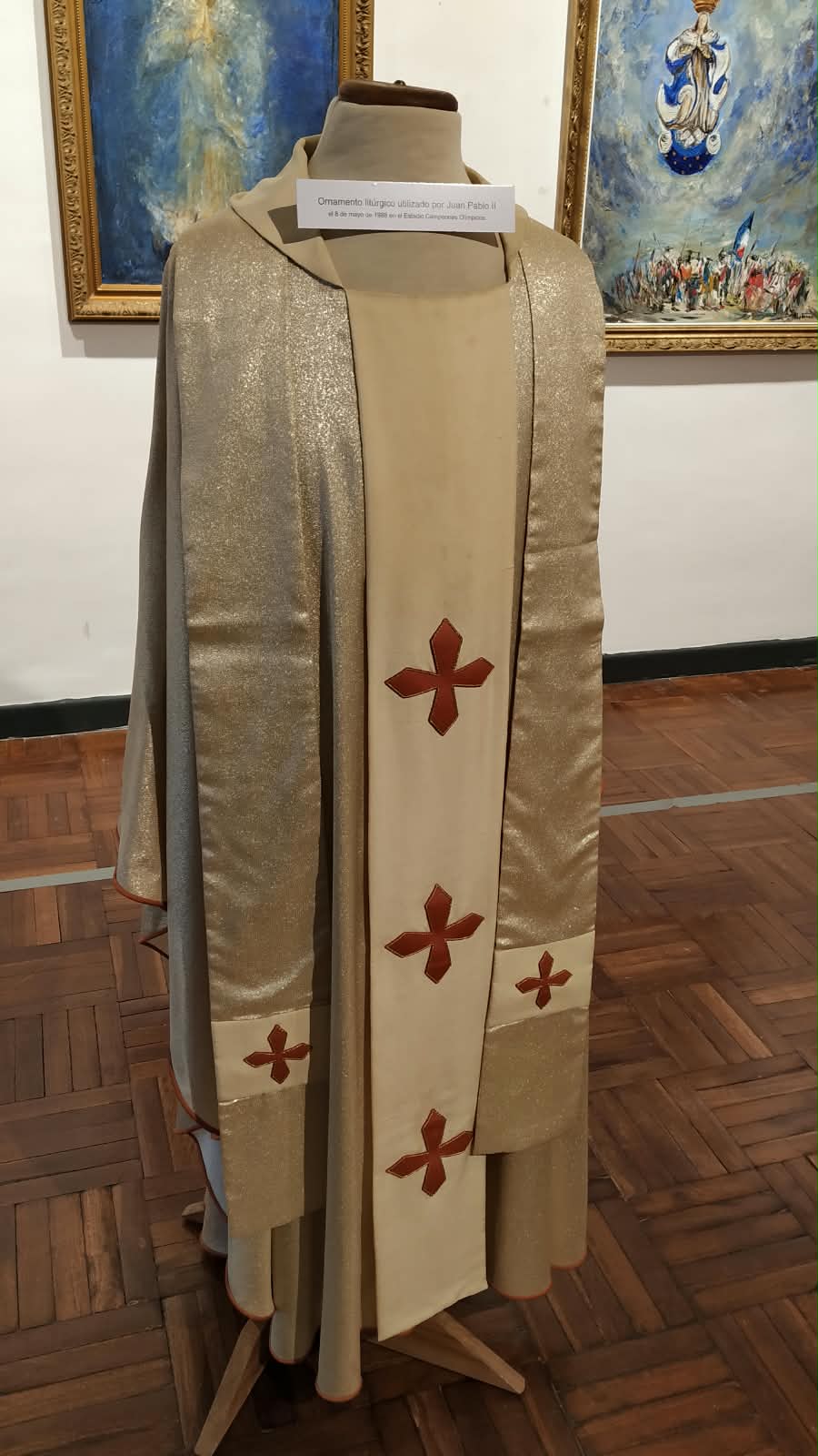 Inauguraron_Capitana_y_guía_una_exposición_sobre_la_Virgen_de_los_Treinta_y_Tres_y_los_pontífices_en_Florida_7.jpeg