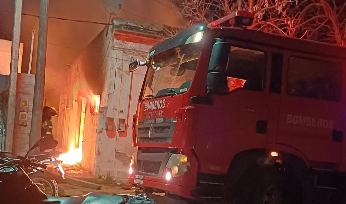 Incendio_en_una_vivienda_de_Ituzaingó_y_Beltrán.jpeg