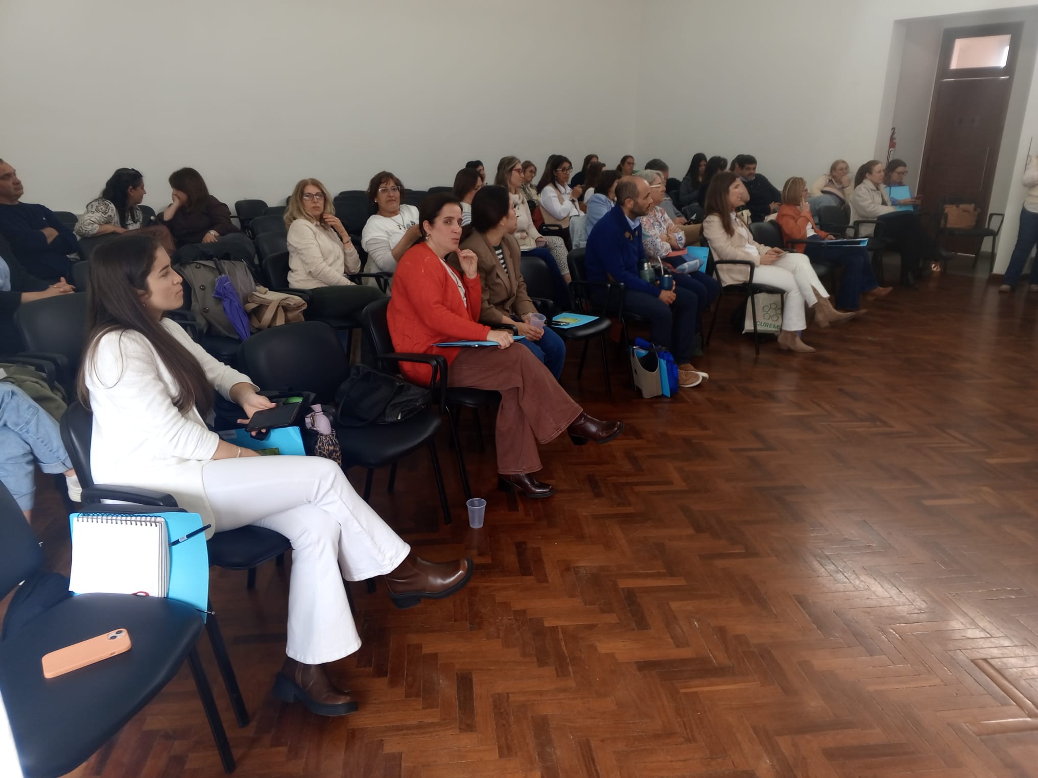 Inteligencia_artificial_en_la_educación_plantearon_desafíos_y_destacaron_la_importancia_del_criterio_docente_3.jpeg