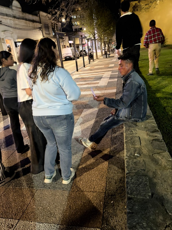 Intervención_urbana_de_concientización_sobre_la_prevención_del_suicidio_juvenil_2.jpg
