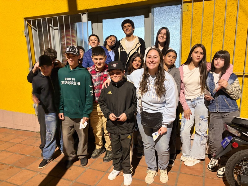 Intervención_urbana_de_concientización_sobre_la_prevención_del_suicidio_juvenil_3.jpg