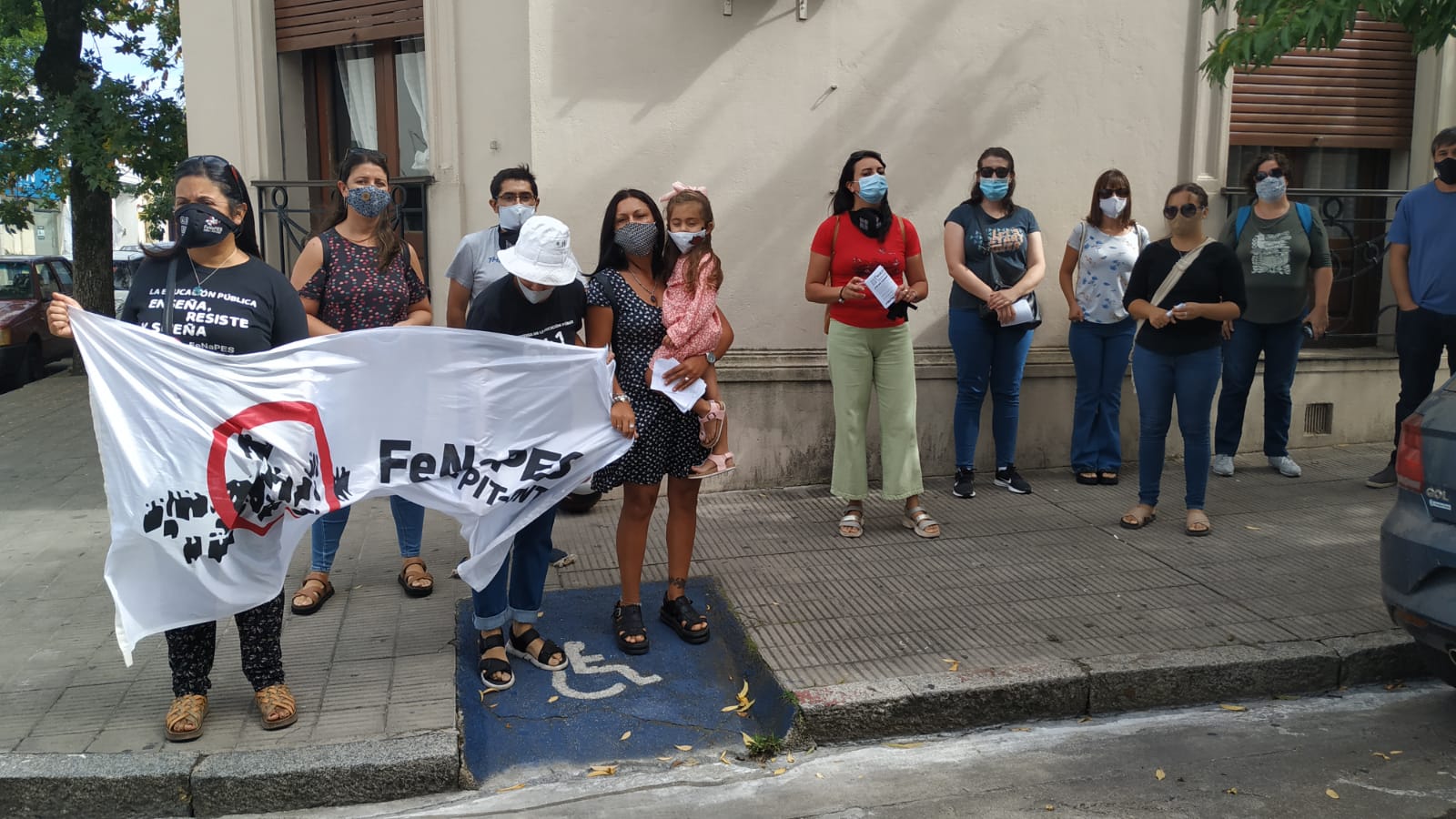 ADES Florida se moviliza en apoyo a docentes de San José separados de sus cargos