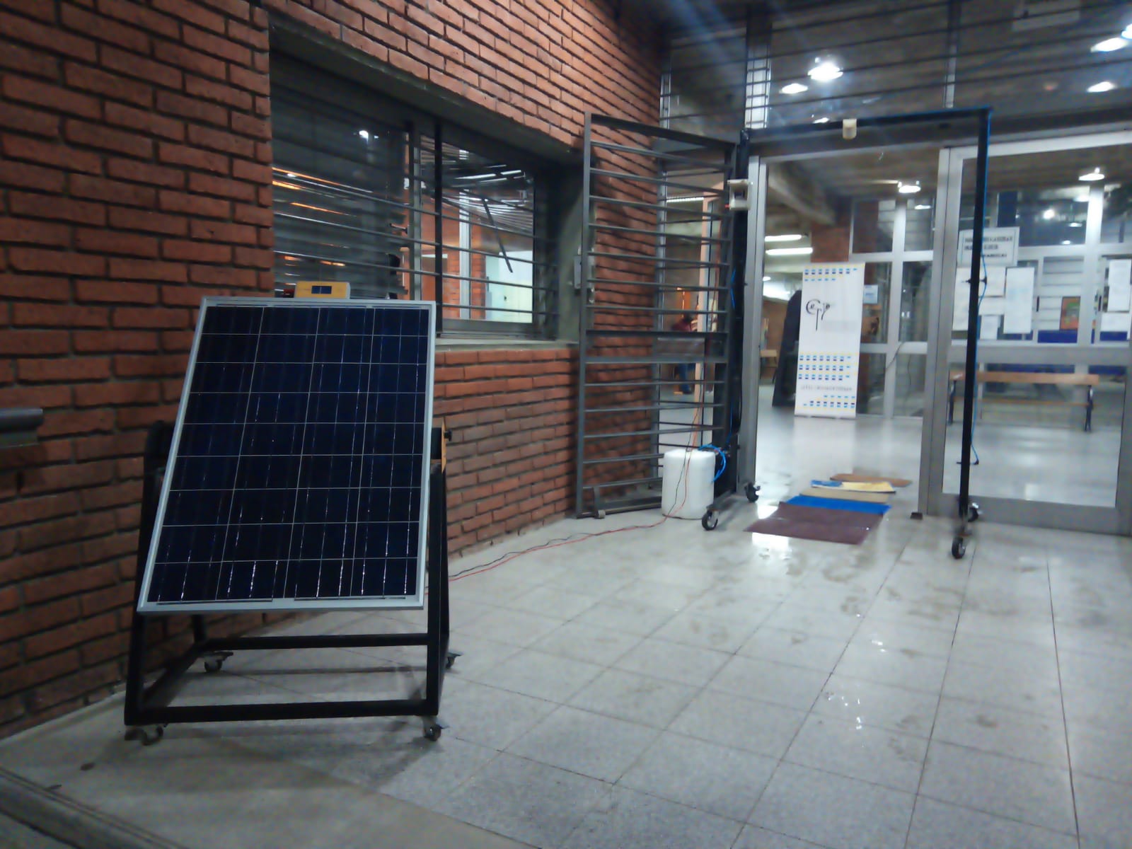 Alumnos de UTU crearon un arco sanitario 3