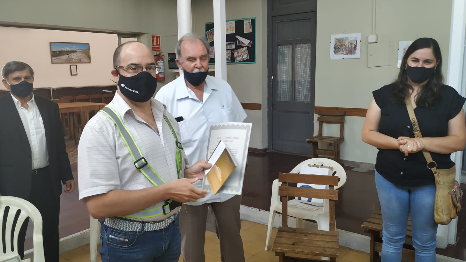 Asociación de Pasivos entregó premios del concurso literario Waldemar Giménez Casco. 5