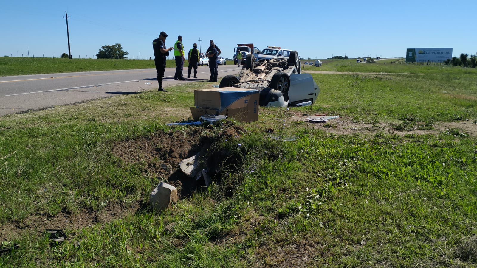 Camioneta volcó tras evitar choque de frente