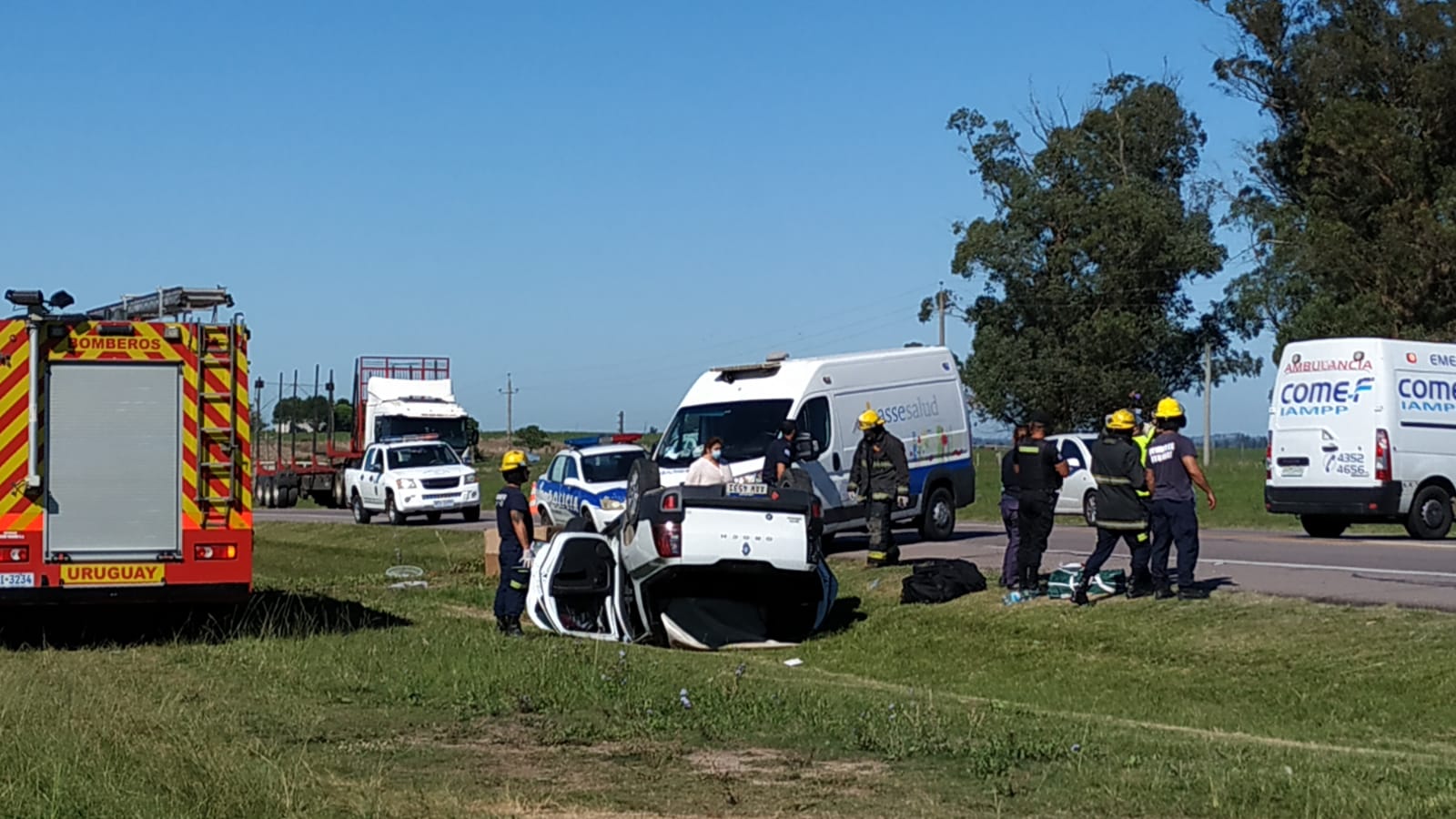 Camioneta volcó tras evitar choque de frente 4