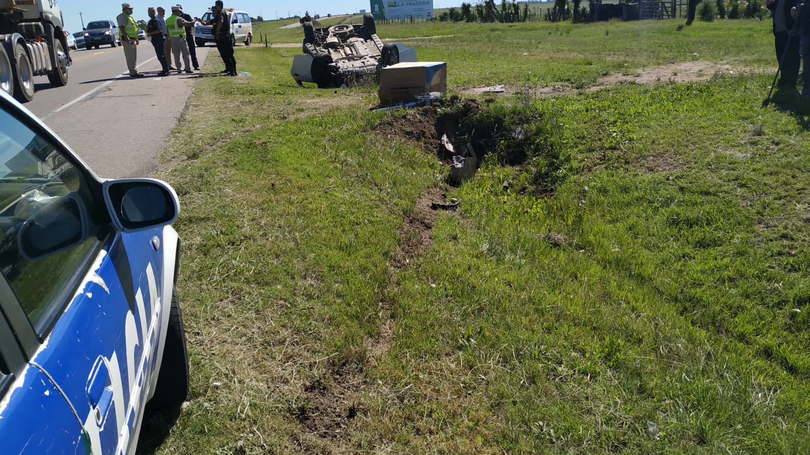 Camioneta volcó tras evitar choque de frente 5