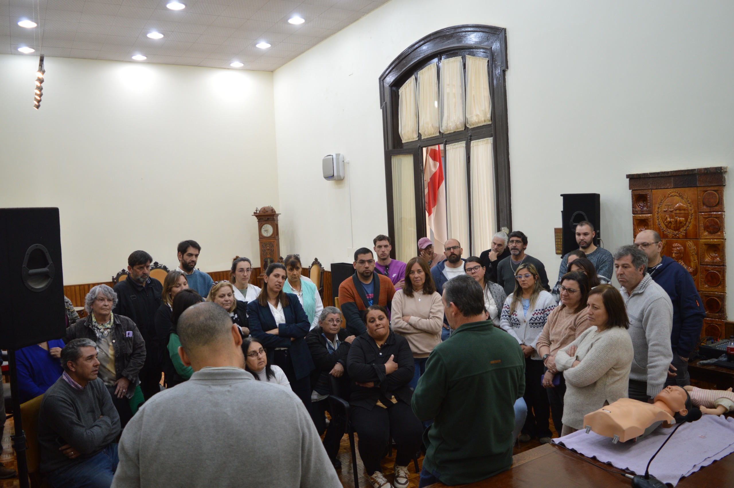 Capacitación en DEA y RCP para funcionarios de la Intendencia