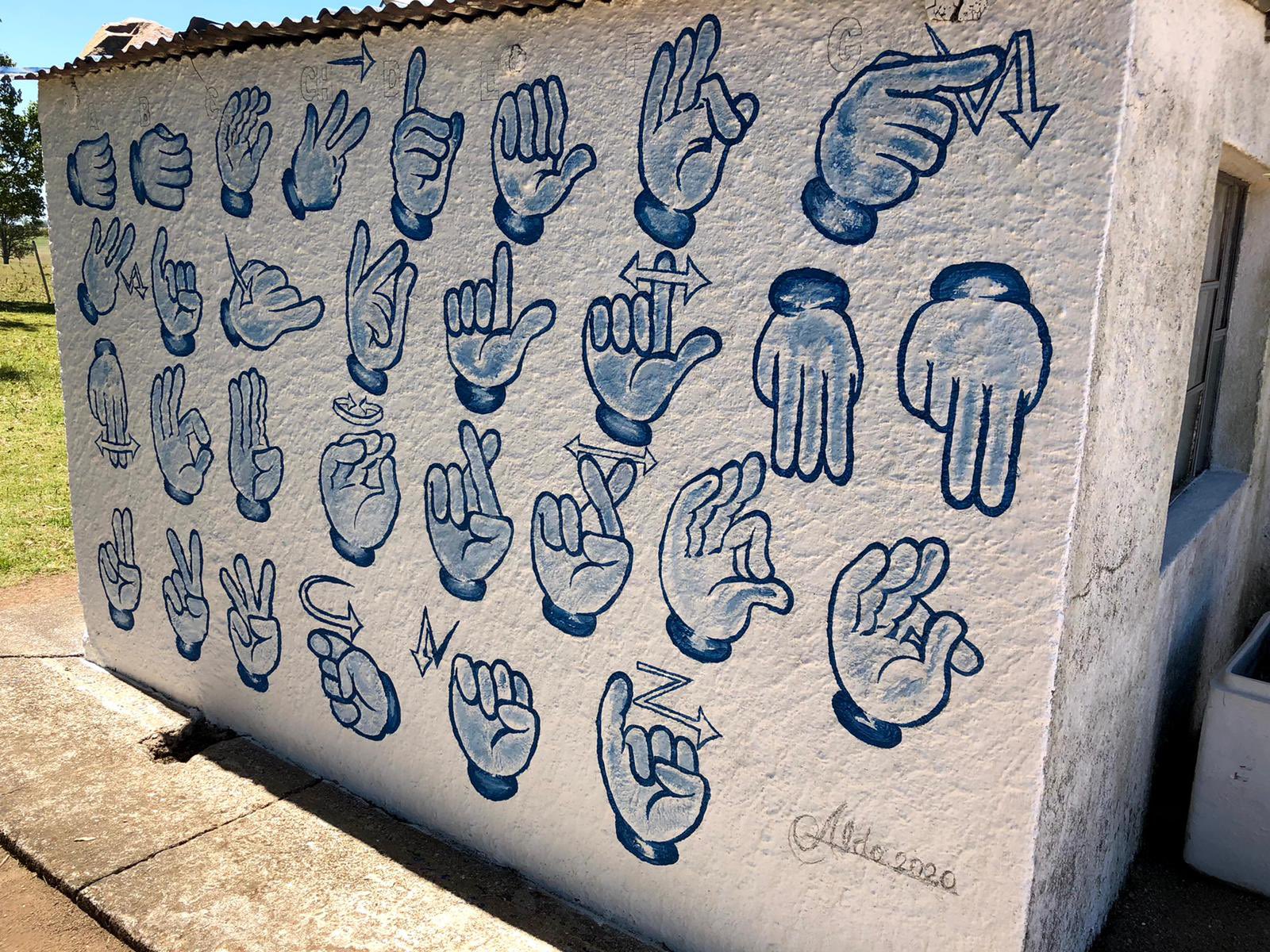 Pintan mural de Lengua de Señas en Escuela de Mansavillagra 2