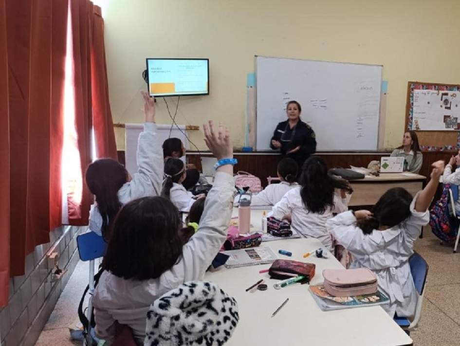 Charla en Escuela N 4 sobre uso de internet ciberacoso ciberbullying y bullying